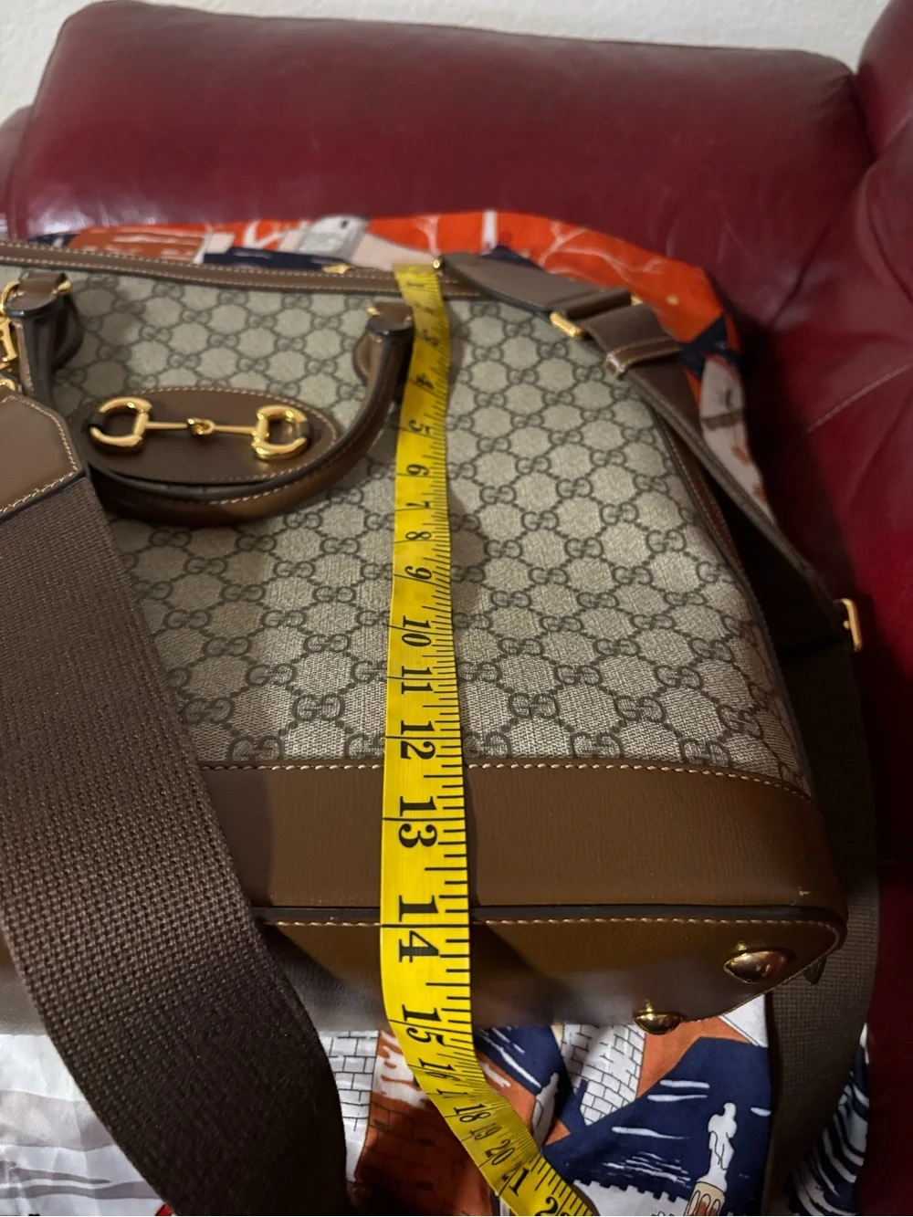 Gucci signature gg